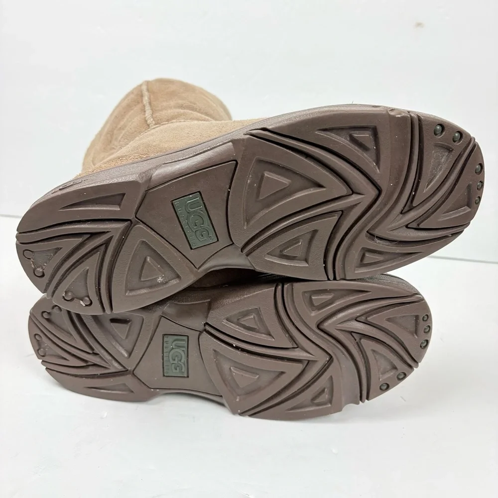Ugg Tan Brown Short Sheepskin Winter Snow Boots Rubber Bottom Women’s size 8